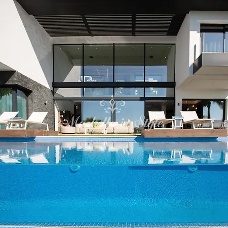 Vila Michaela Moderna De Super Lujo Con Piscina Y Vistas *