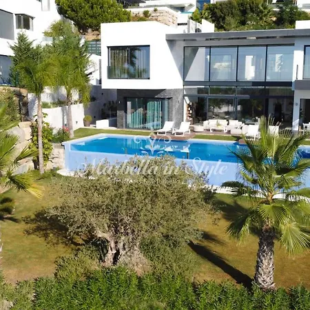 Vila Michaela Moderna De Super Lujo Con Piscina Y Vistas Estepona
