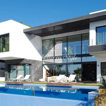 Michaela Moderna De Super Lujo Con Piscina Y Vistas Vila Estepona