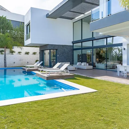 Vila Michaela Moderna De Super Lujo Con Piscina Y Vistas