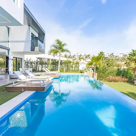 Vila Michaela Moderna De Super Lujo Con Piscina Y Vistas *